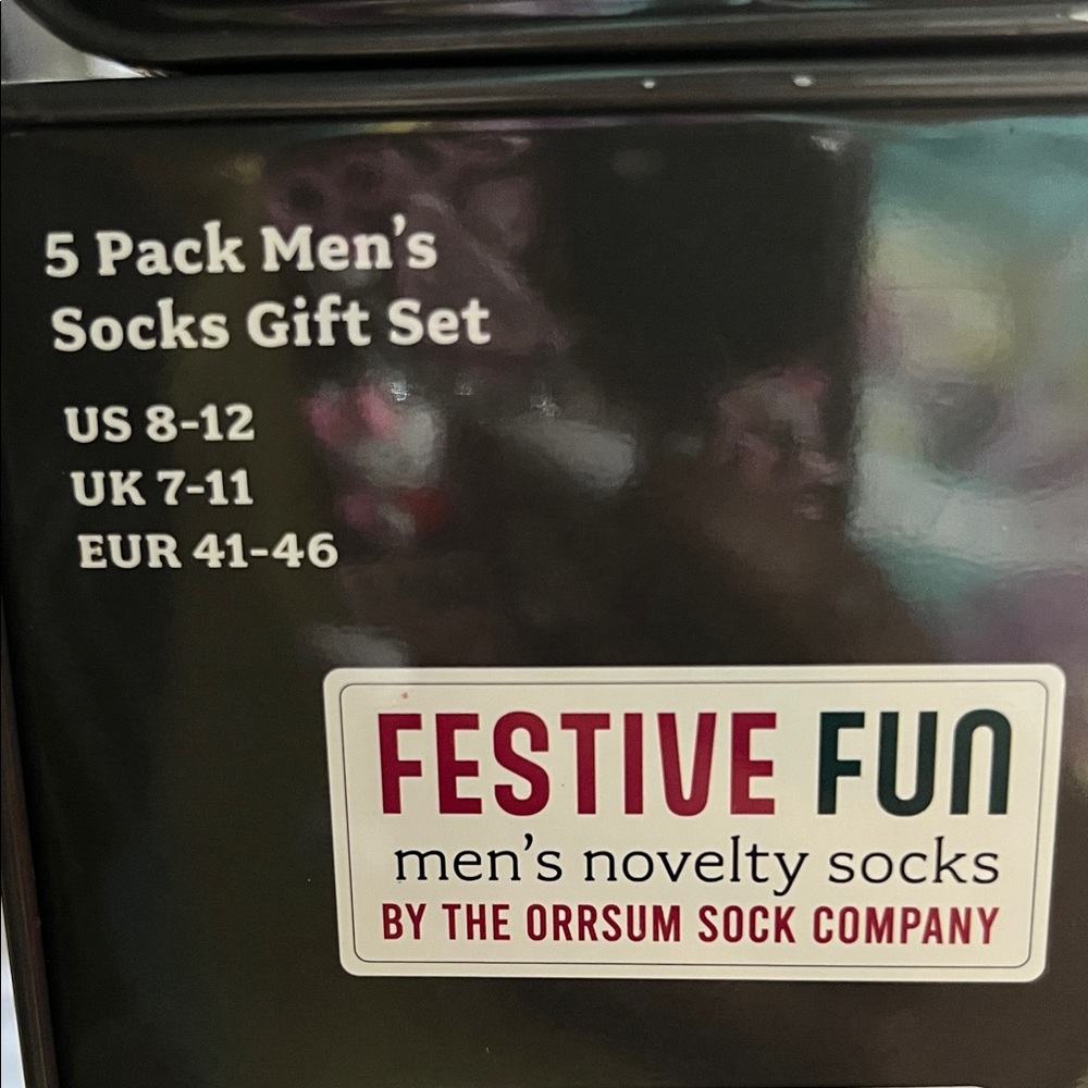 festive 5 Pack Men's Sock- Red Truck, moving wheels - Picture 5 of 5